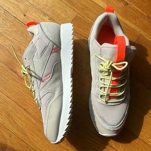 NWOT Reebok sneakers sz 9